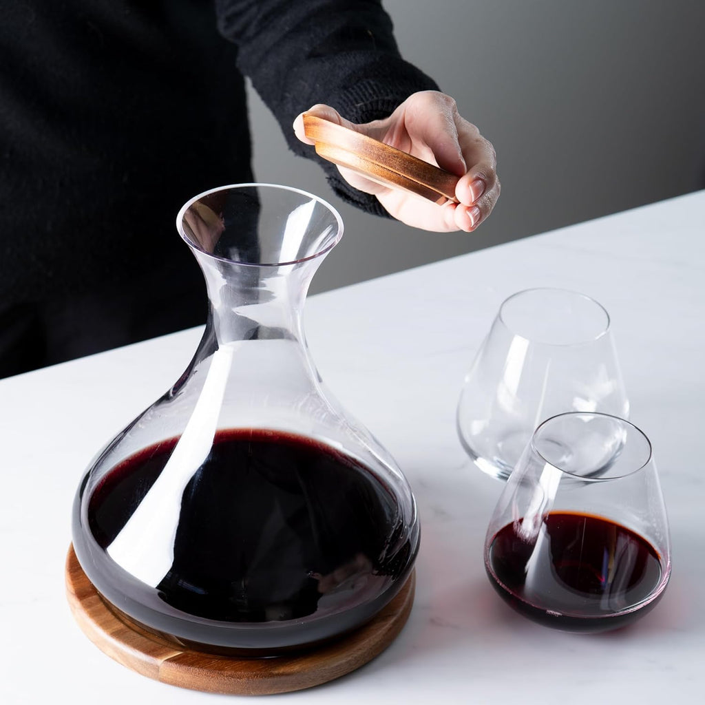 Cork & Mill Wine Decanter Set with Acacia Wood Stand and Lid/Stopper, Contemporary Hand Blown Crystal Decanter, Large Glass Carafe/Aerator, Red Wine Accessories, Luxury Gift Idea for Women or Men