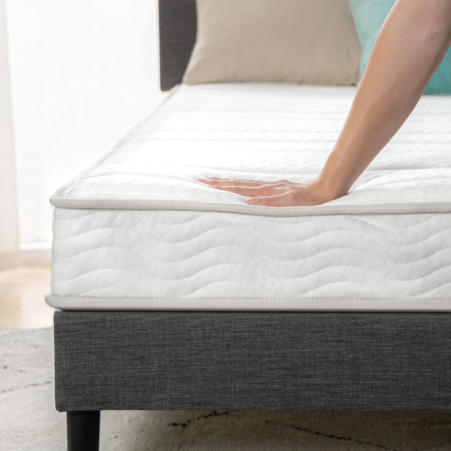 Zinus 6 Inch Foam and Spring Hybrid Mattress [New Version], Twin, Medium Firmness, Durable Support, Certified Safe Foams & Fabric, Mattress in A Box, White