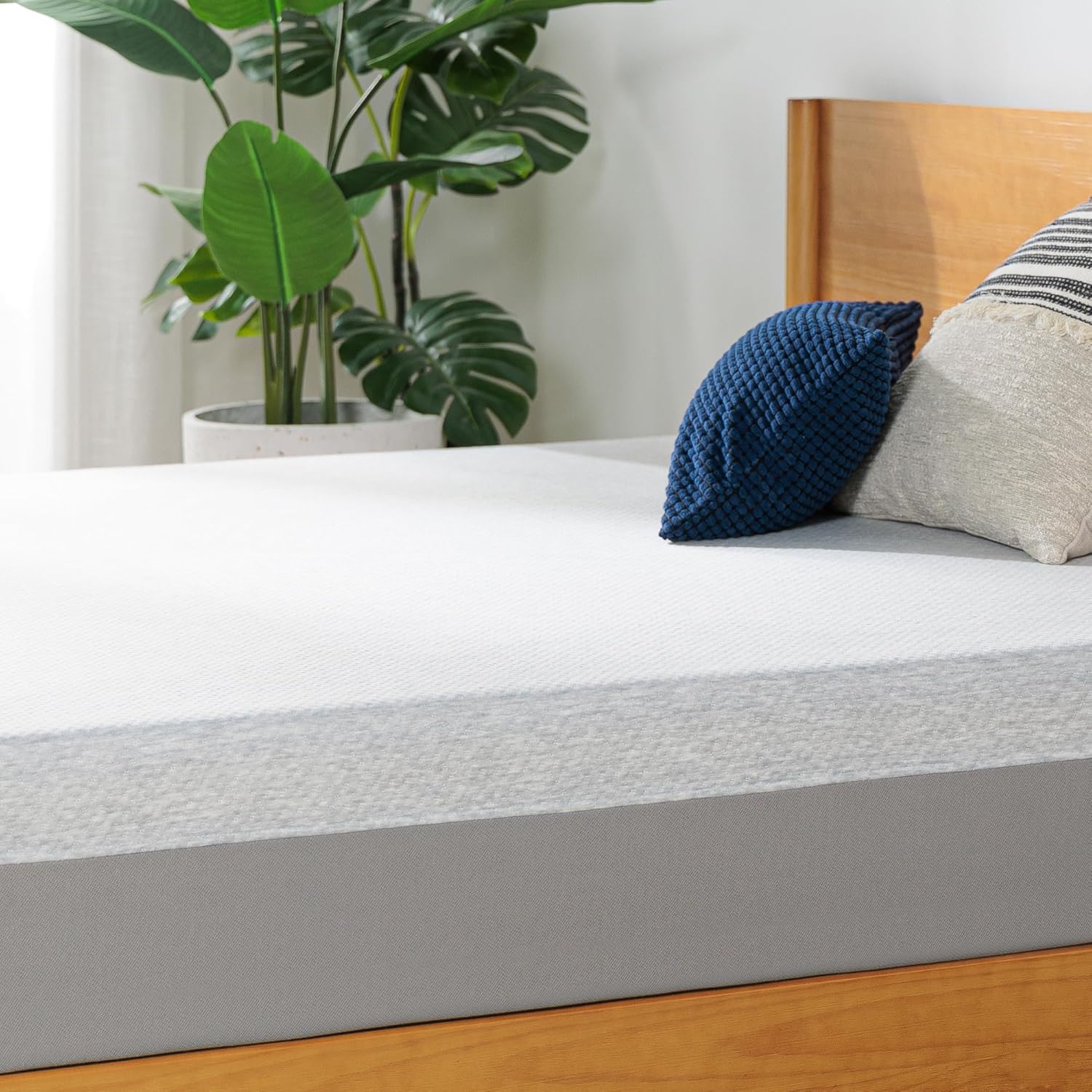 Zinus 6 Inch Ultima Memory Foam Mattress [New Version], Full, Fiberglass Free, Medium Firm Feel, Breathable Airflow Memory Foam, Certified Safe Foams & Fabric, Mattress in A Box